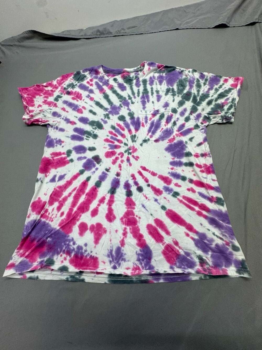 Playground Pocket T-Shirt Size L Tie Dye Spiral Purple Pink